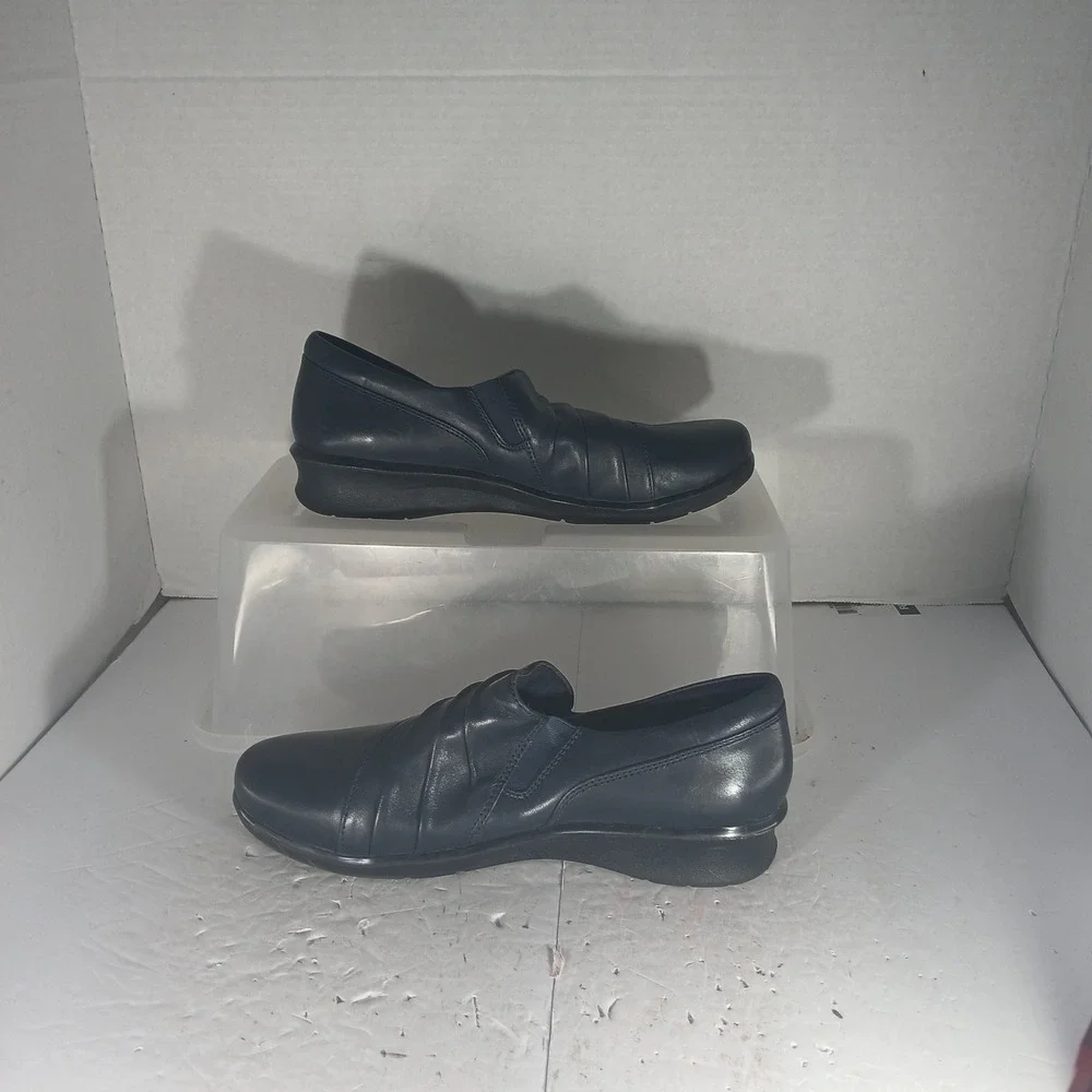 Clarks Loafers Size 6 Navy Blue Leather Ultimate Comfort Slip On Pleated Button